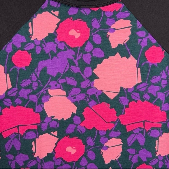 NEW MEDIUM LULAROE BLACK FLORAL TOP BASEBALL STYLE WOMENS TOP STRETCH - Picture 9 of 12